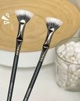 Sunflower Angled Fan-Shape Lash Brush – Fine Mascara & Natural Professional Beauty Tool